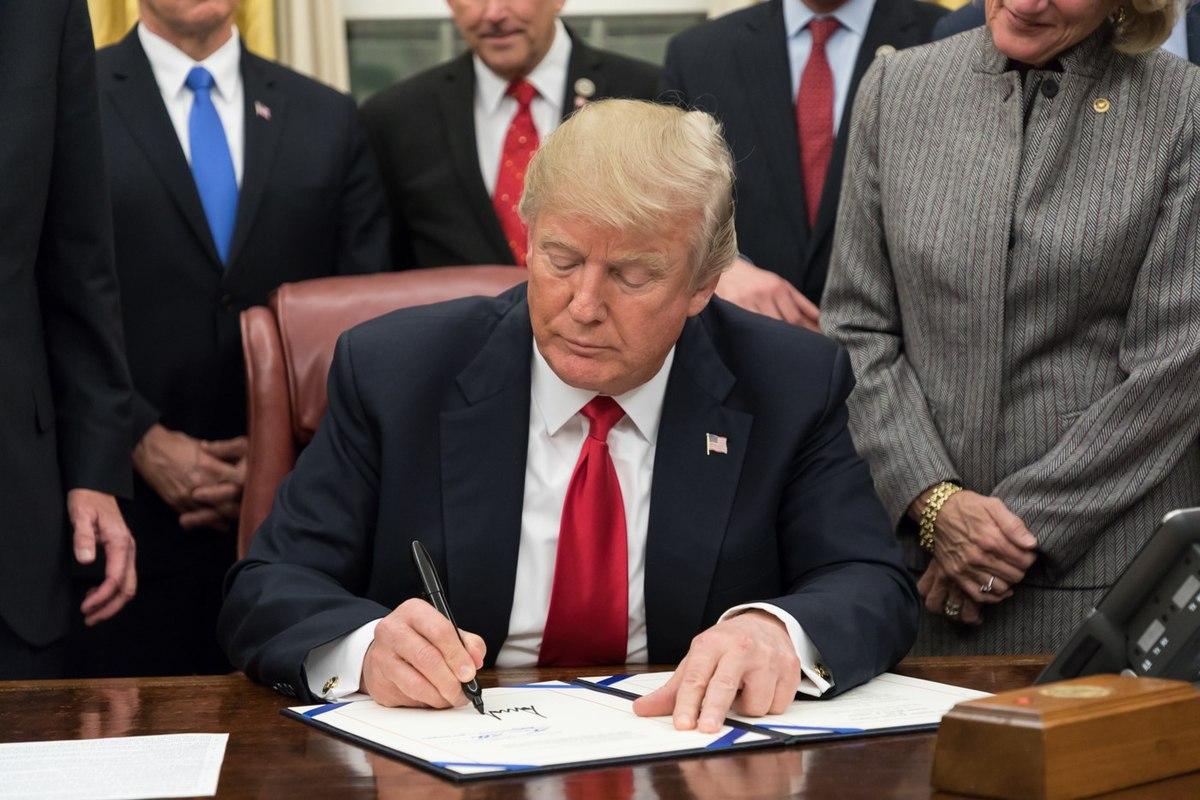 donald-trump-lanza-mision-genesis-ia
