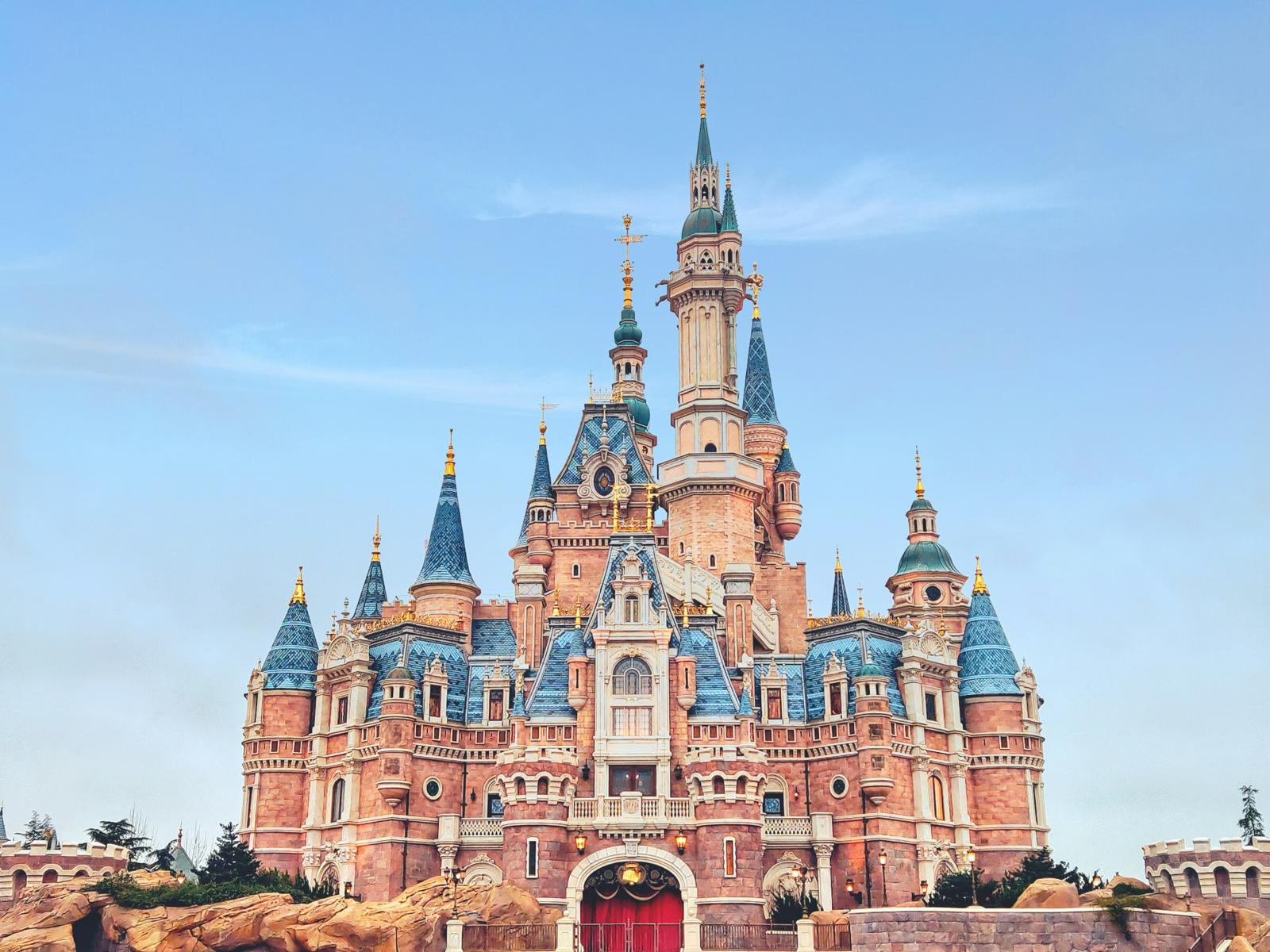 openai-disney-apuesta-cede-sus-personajes