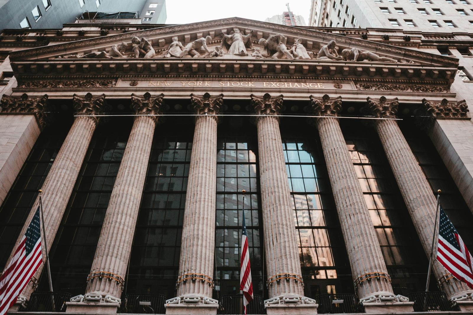 wall-street-retrocede-mientras-petroleo-sube