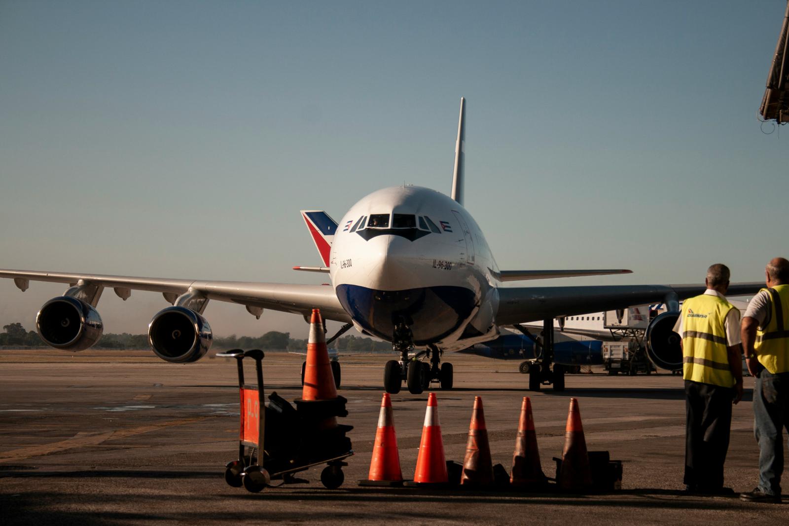 Crisis combustible con aviación de Cuba: un mes sin vuelos
