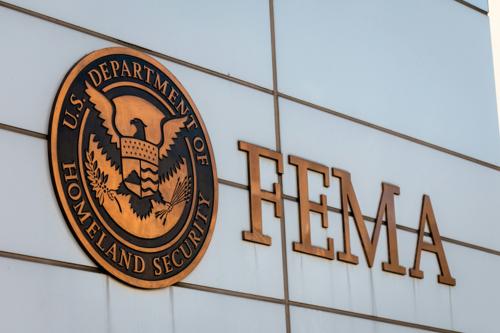 ICE ordena frenar persecuciones en vehículos tras tiroteos