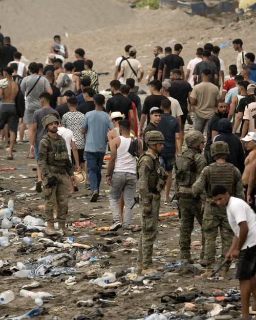 España refuerza Ceuta tras una masiva llegada de migrantes