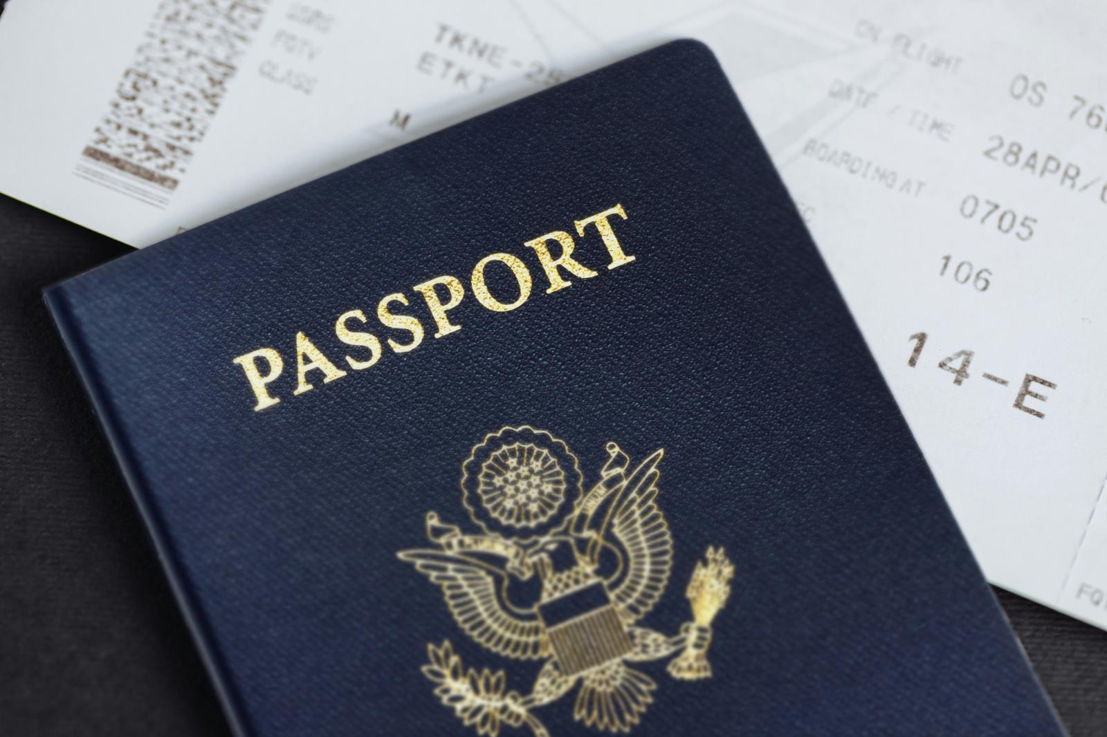 eeuu-lanzara-pasaportes-imagen-trump-agosto