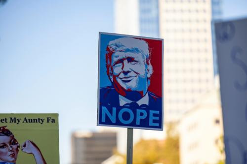 Demandan a Trump por limitar visas de estudiantes y periodistas