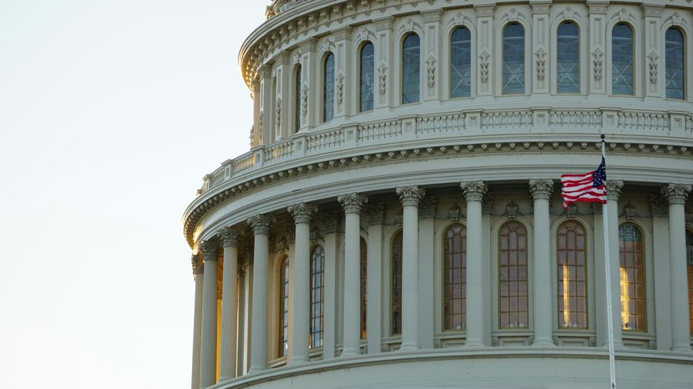 Congreso aprueba fondos para evitar un cierre del Gobierno