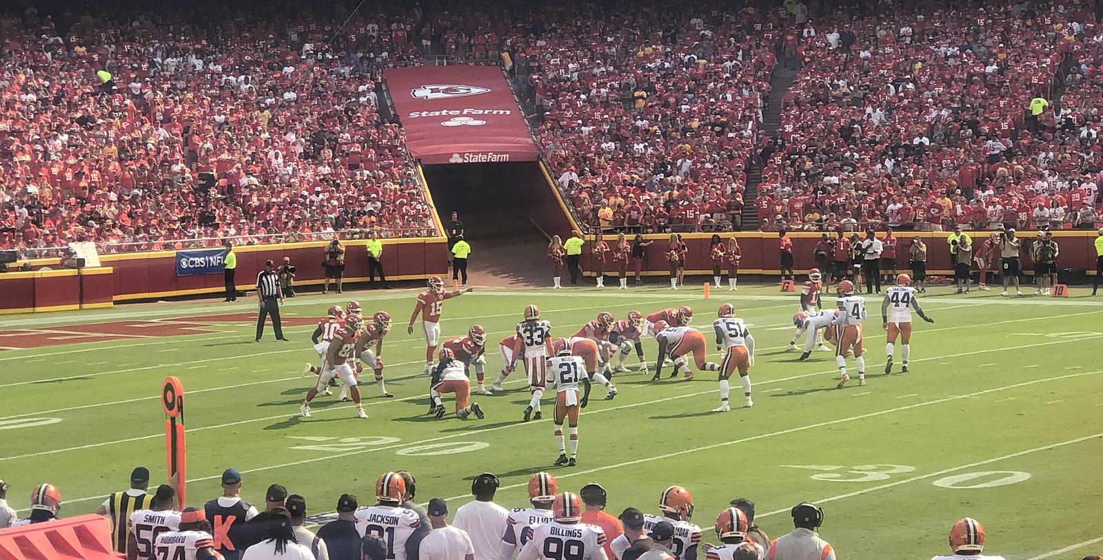 largas-filas-marcan-llegada-chiefs-broncos