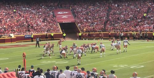 Largas filas y tráfico marcan llegada al Chiefs vs. Broncos