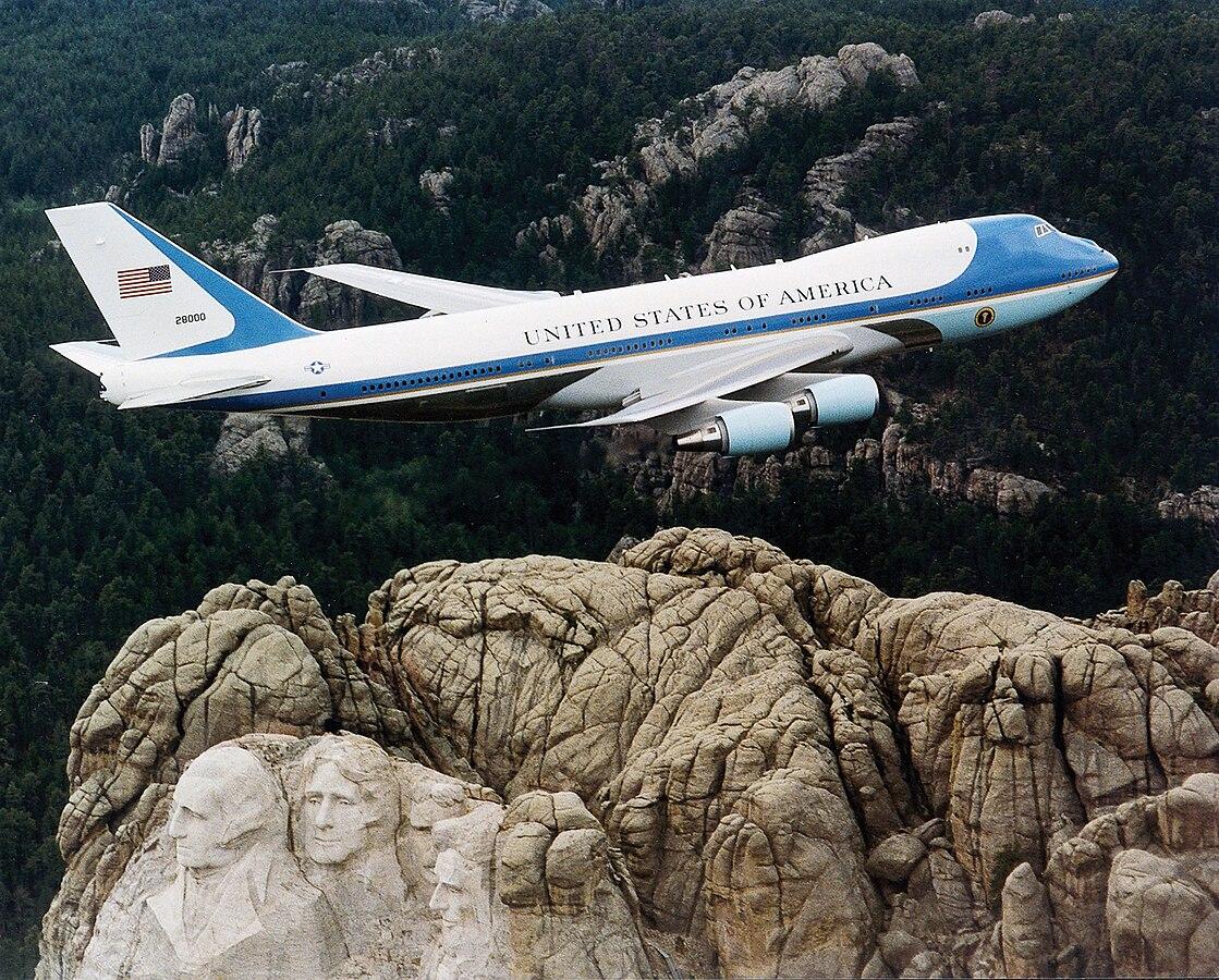 Periodista del Wall Street Journal vetada en vuelo con Trump