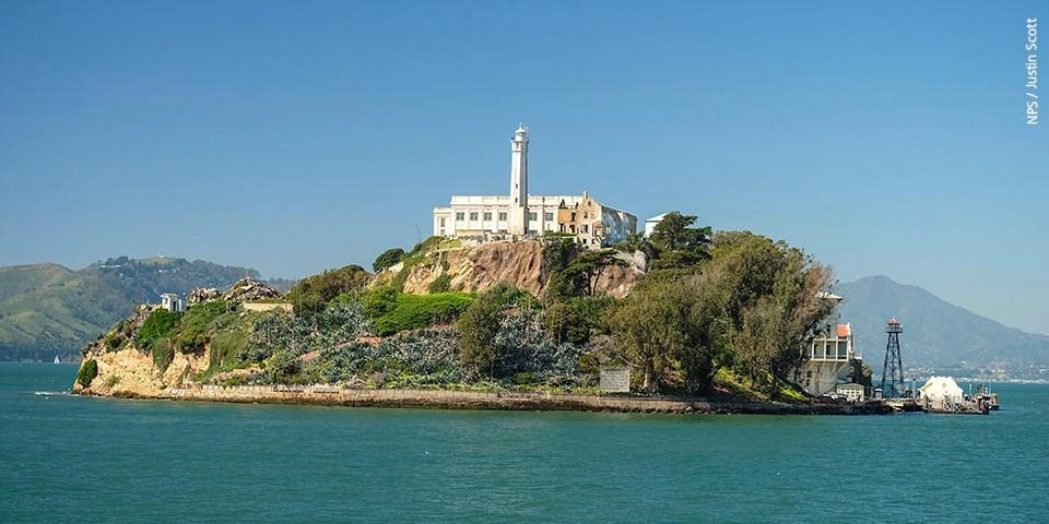 Pam Bondi visita Alcatraz y podría anunciar su reapertura