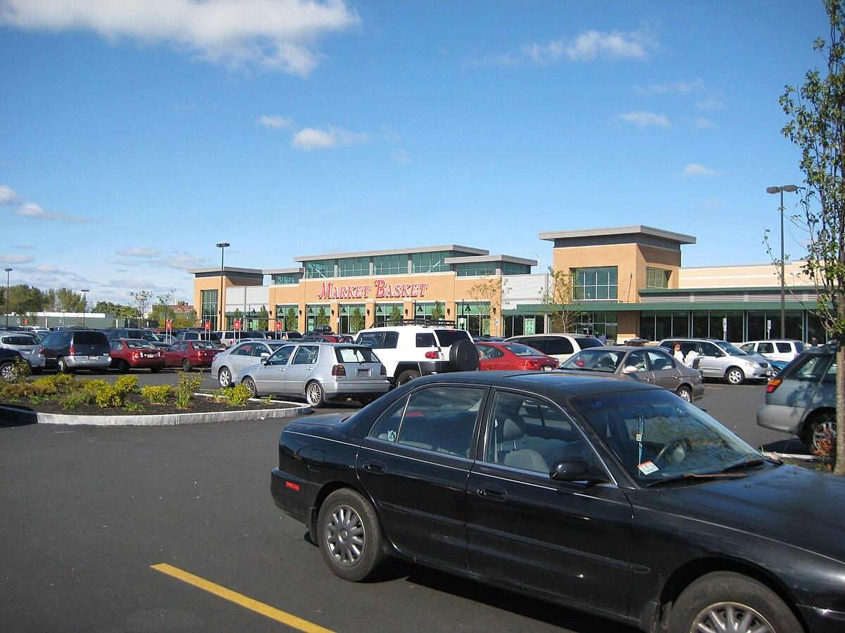 Irregularidades migratorias causan 47 despidos en Market Basket
