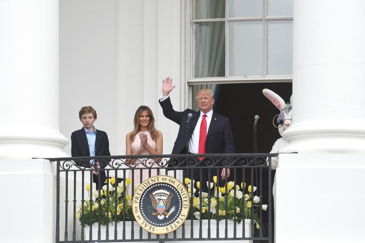 Miles exigen que Trump inicie deportaciones con su propia familia