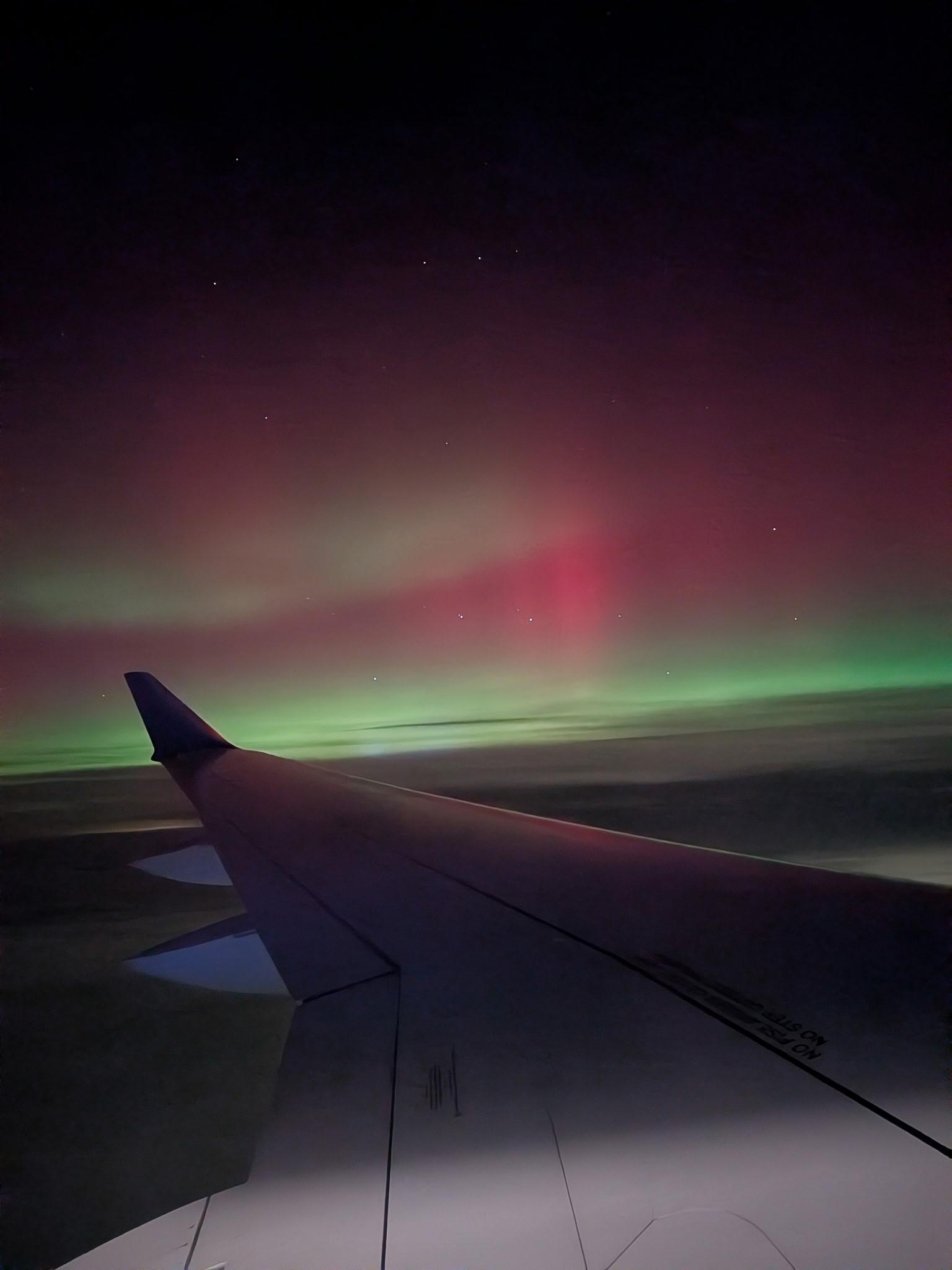 Auroras boreales iluminan el cielo de Massachusetts y podrían repetirse esta noche