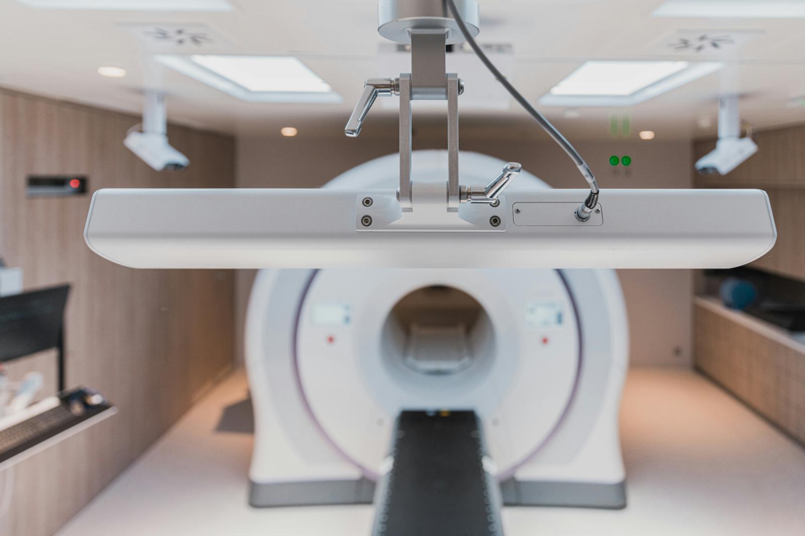 Hombre muere en NY por máquina de resonancia mágnetica