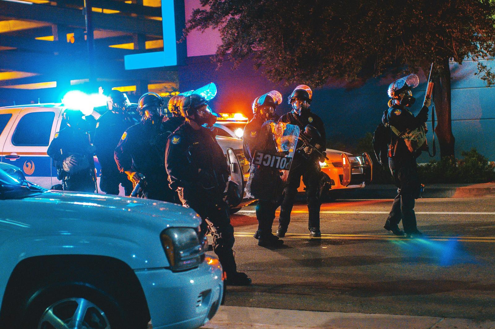 ICE ofrece bonos a agentes privados por localizar inmigrantes