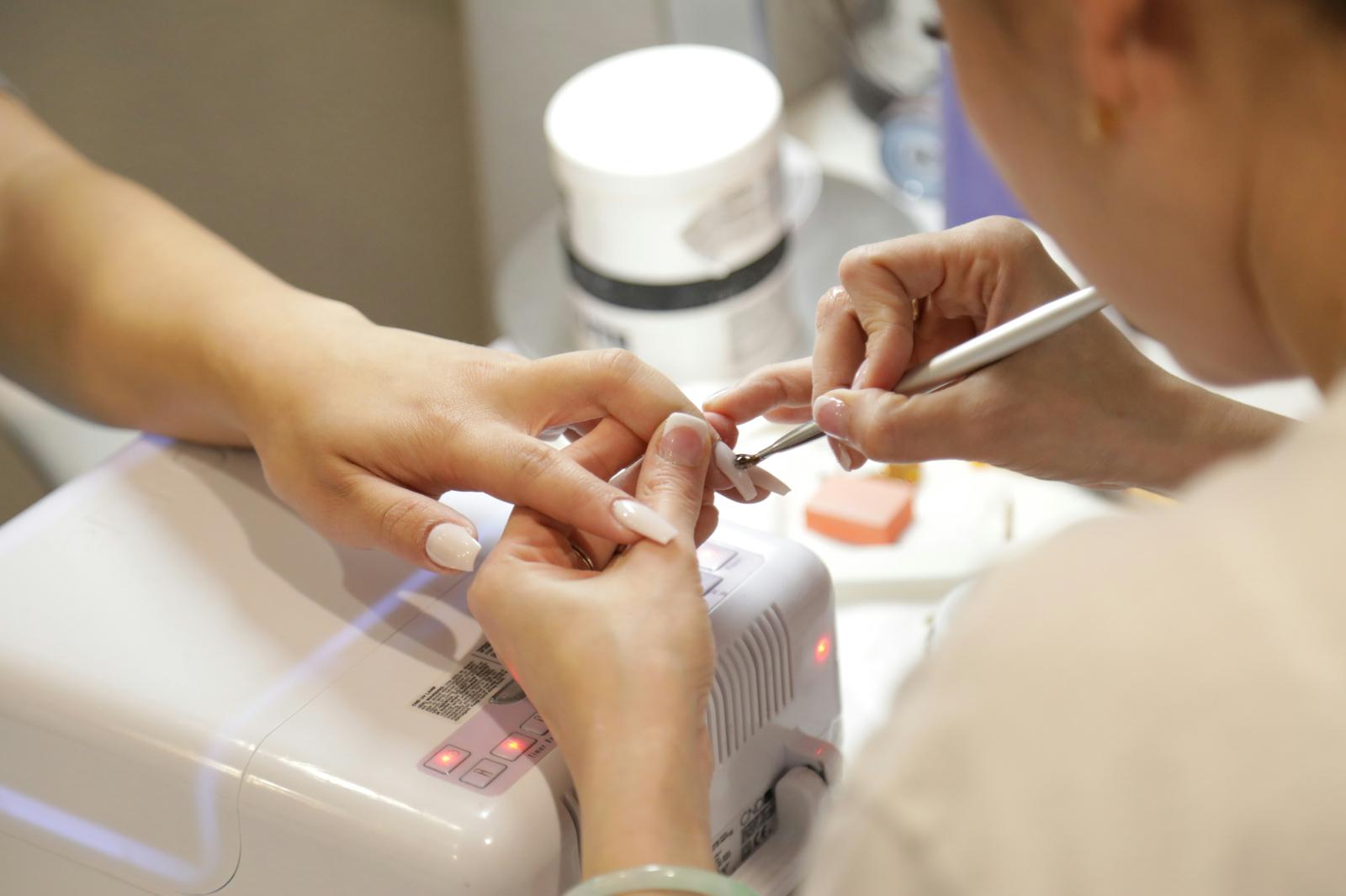 UE prohíbe esmaltes semipermanentes por químicos tóxicos