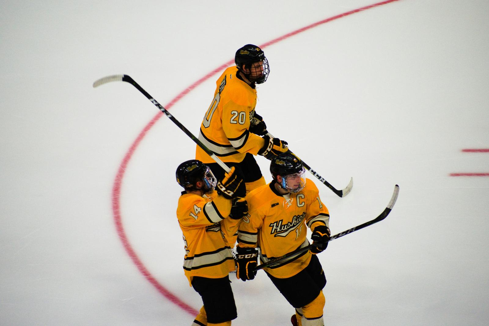 Boston Bruins inician temporada con cambios y homenaje a Chara