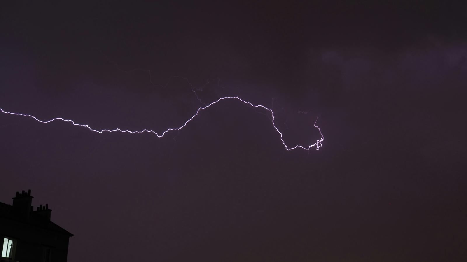 Sismos en Sudamérica mientras tormenta Humberto se intensifica