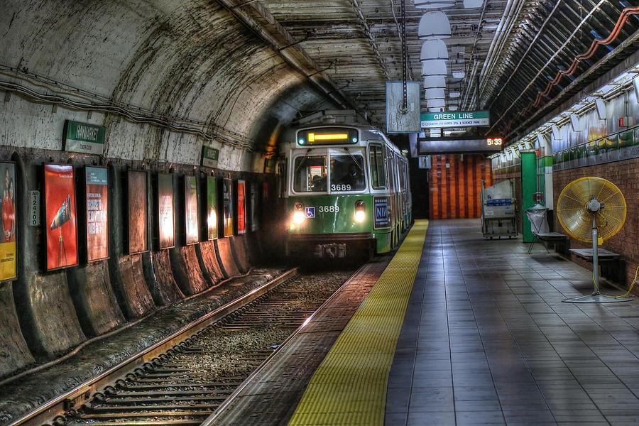 Incendio en la Línea Verde del metro de Boston deja a dos operadores hospitalizados