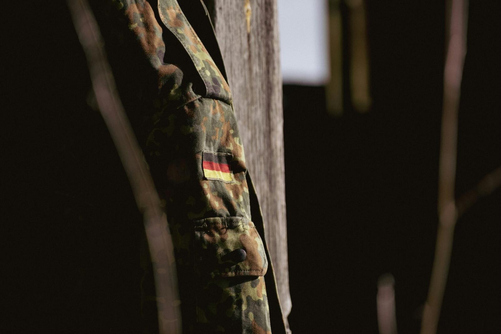 Jóvenes en Europa reciben cartas para cumplir servicio militar