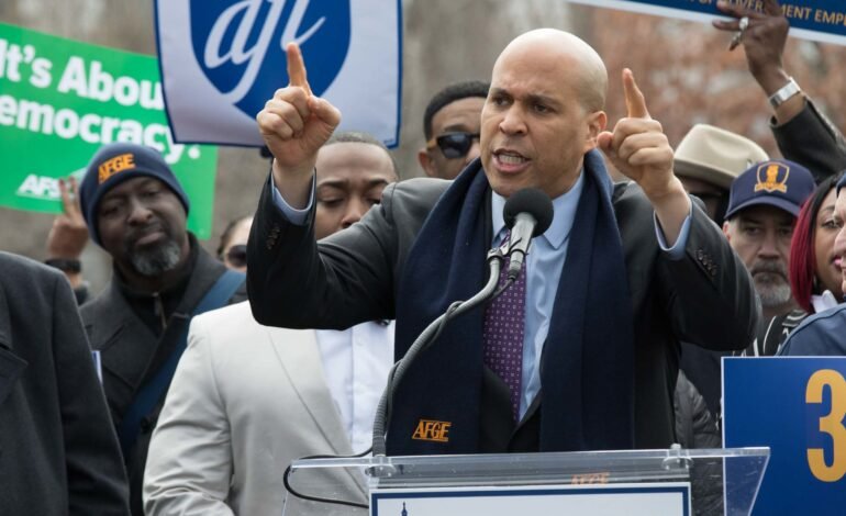 Cory Booker Rompe Récord en el Senado