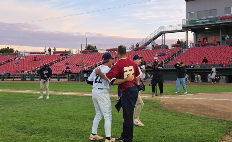 Doug Flutie y Eastern Bank apoyan fundaciones en Brockton