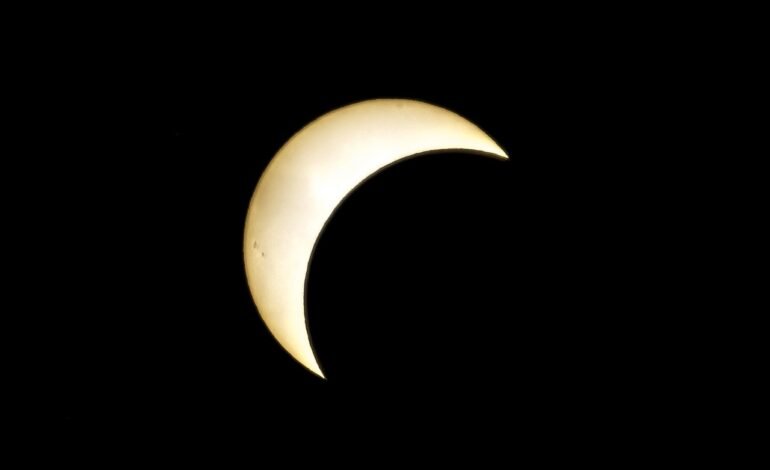 Se Espera un Eclipse Solar Parcial este Fin de Semana