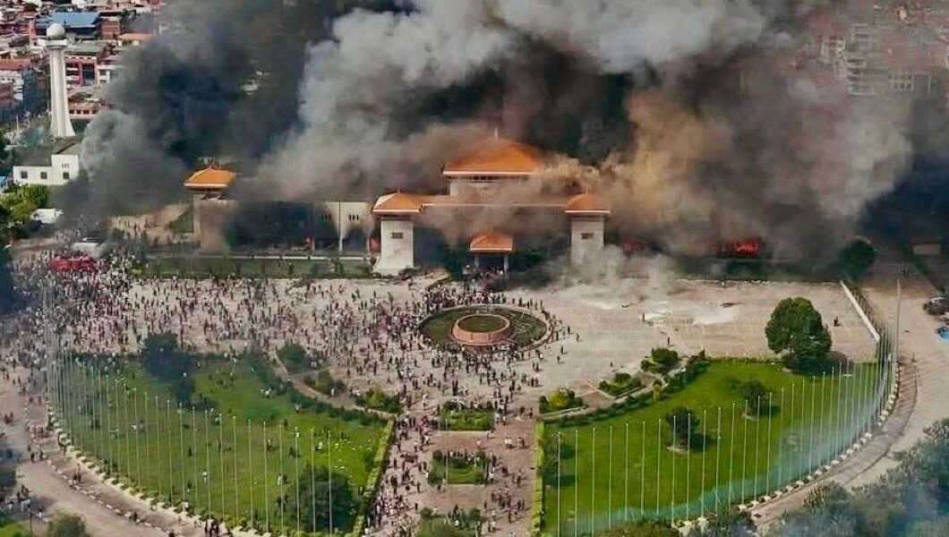 Nepal en crisis: muere esposa de ex primer ministro en protestas