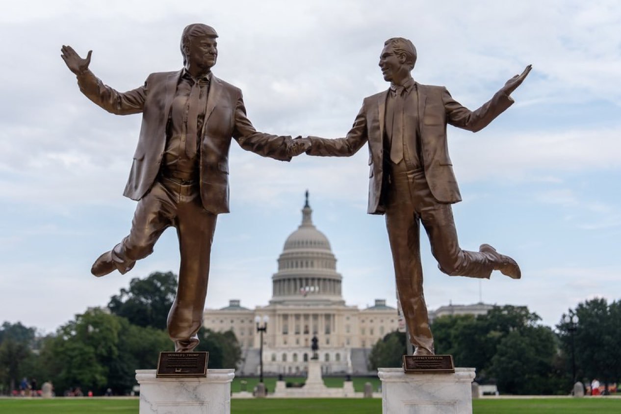 Aparece estatua de Trump y Epstein en el Mall de Washington