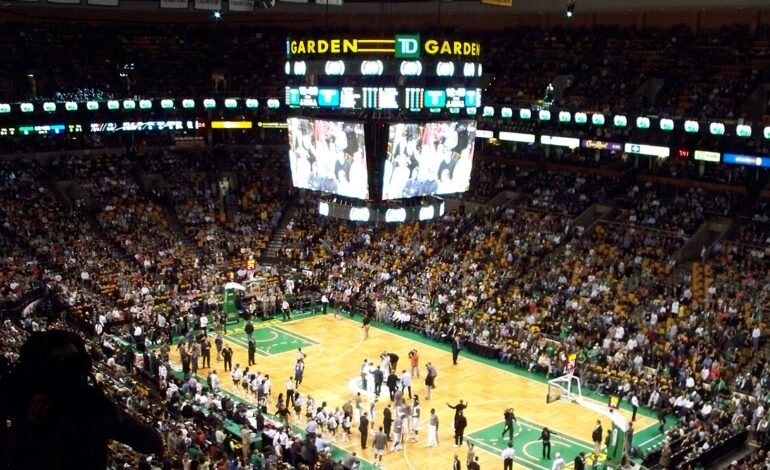 Celtics caen ante los 76ers en un debut amargo pero esperanzador