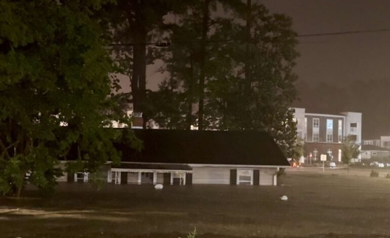 Chantal deja graves inundaciones en las Carolinas