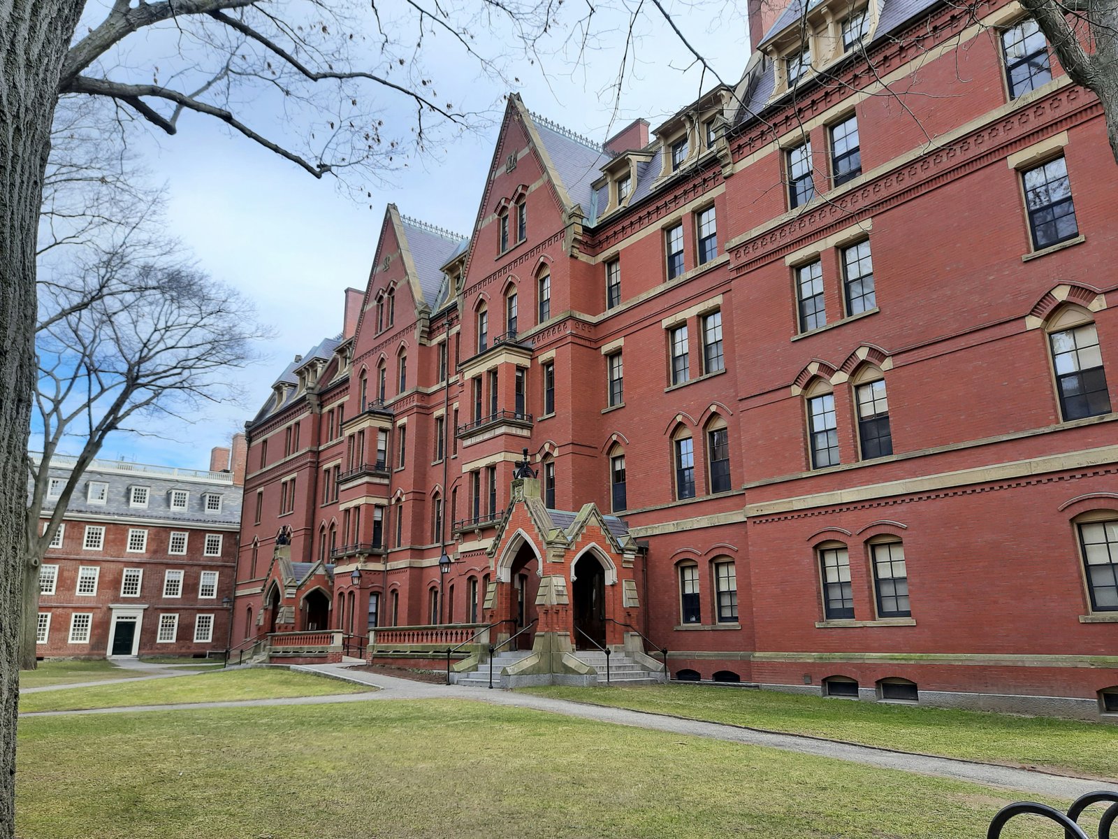 Harvard Pierde Fondos Por Resiste al Gobierno Federal