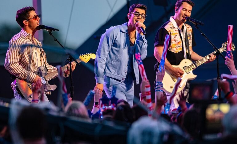 Jonas Brothers encenderán Fenway Park el sábado 23 en Boston