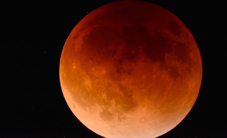 La luna se volverá roja durante un eclipse lunar total esta semana