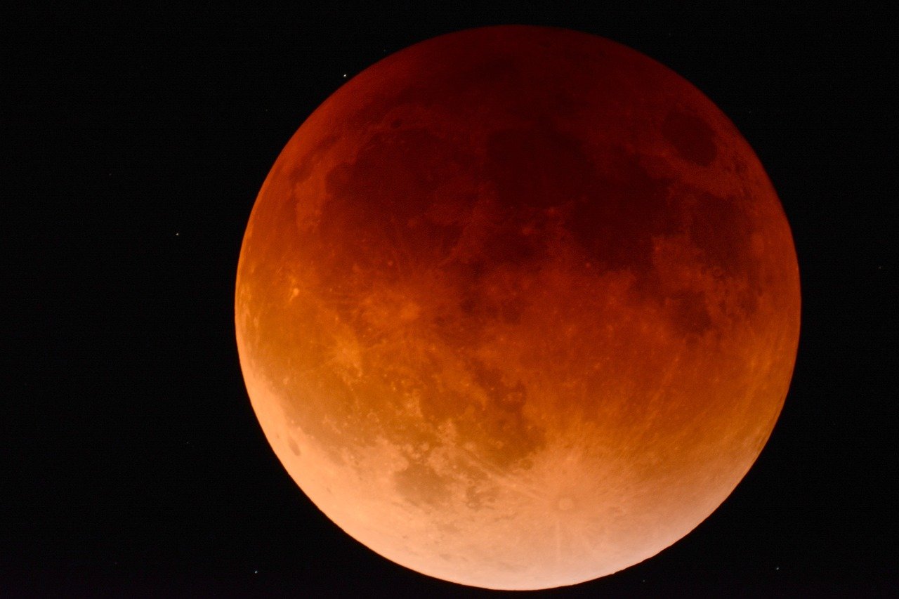 La luna se volverá roja durante un eclipse lunar total esta semana