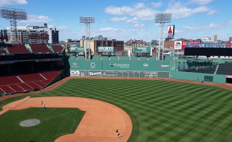 Nuevos Uniformes de los Red Sox da Homenaje a Fenway Park