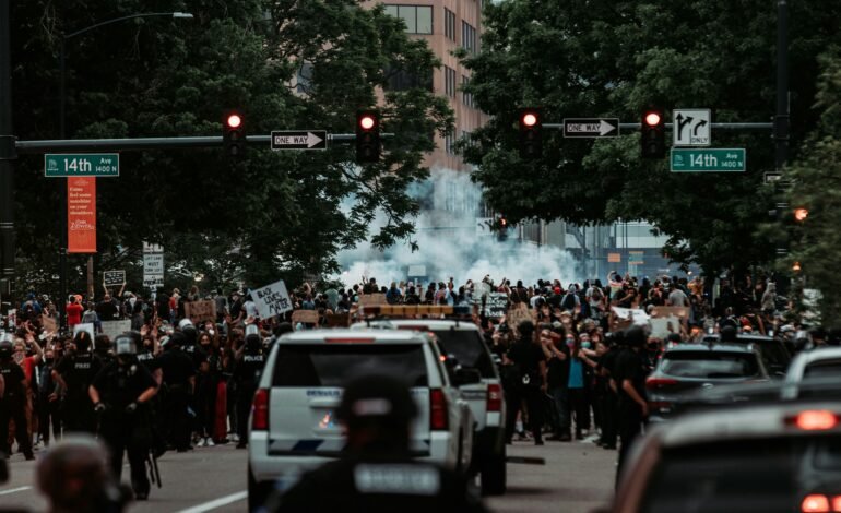 Civiles marcharon en Massachusetts contra las redadas de ICE