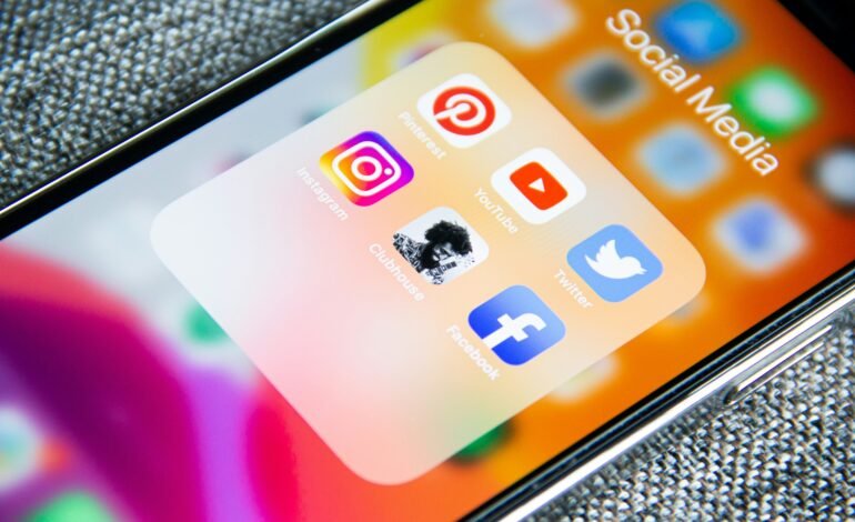 EE.UU. exige redes sociales públicas para visas estudiantiles