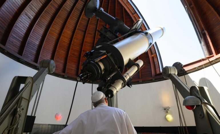 El Papa visita el Observatorio Vaticano en Castel Gandolfo