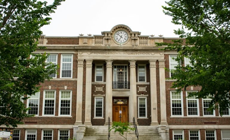 Caída de estudiantes internacionales golpea a Massachusetts