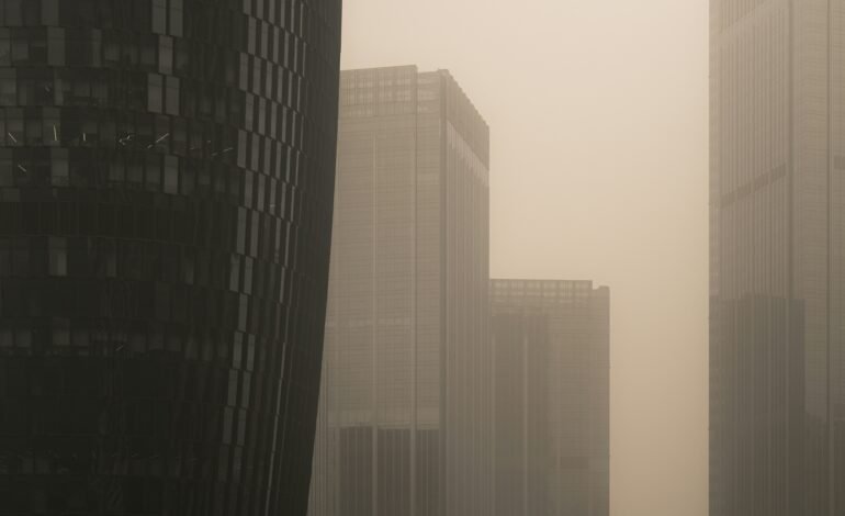 Tormenta de arena excepcional cubre ciudades del sur de Perú