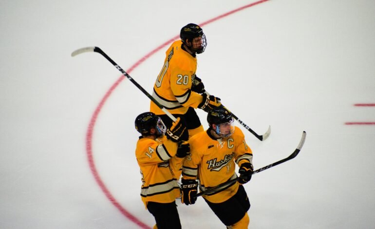 Boston Bruins inician temporada con cambios y homenaje a Chara