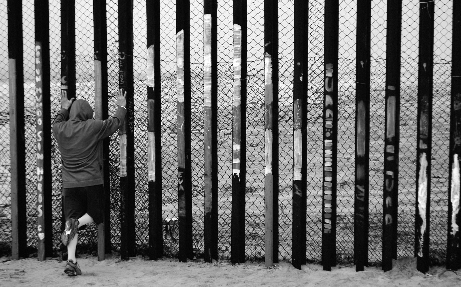 Trump endurece frontera con multa de $5,000 por cruce ilegal