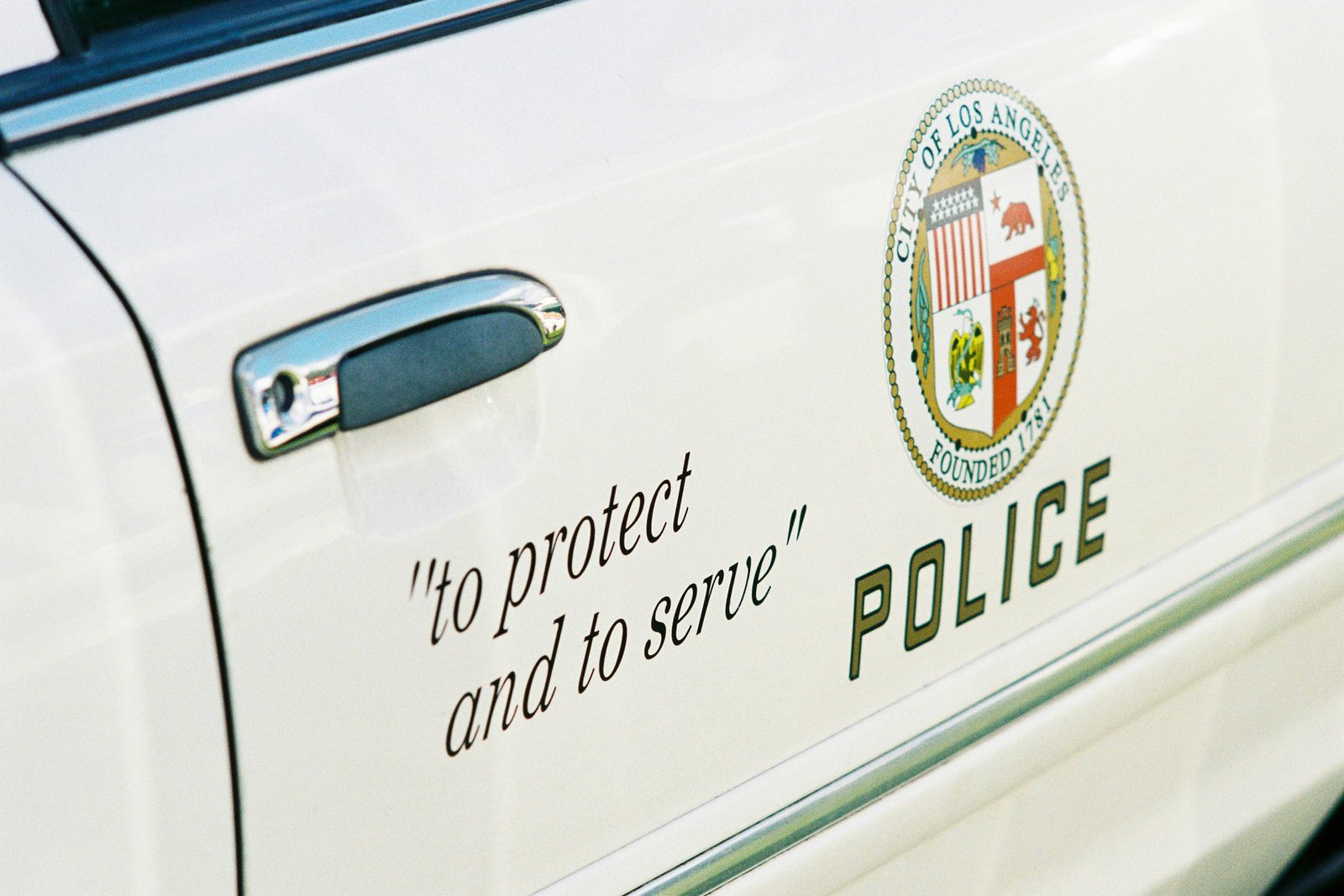 Entre redadas y resistencia: Los Ángeles declara emergencia local