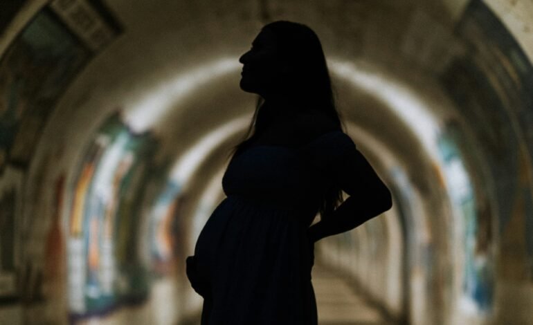 La salud mental materna en mujeres latinas: desafíos y esperanza en comunidades en Estados Unidos