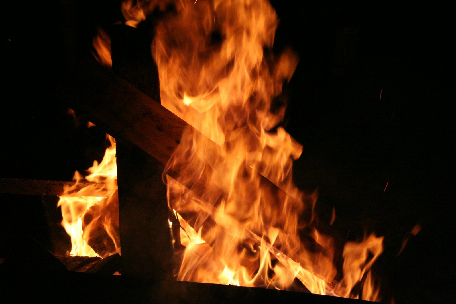Menores implicados en incendios de iglesias en Massachusetts