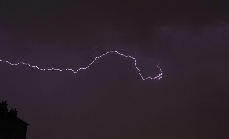 Sismos en Sudamérica mientras tormenta Humberto se intensifica