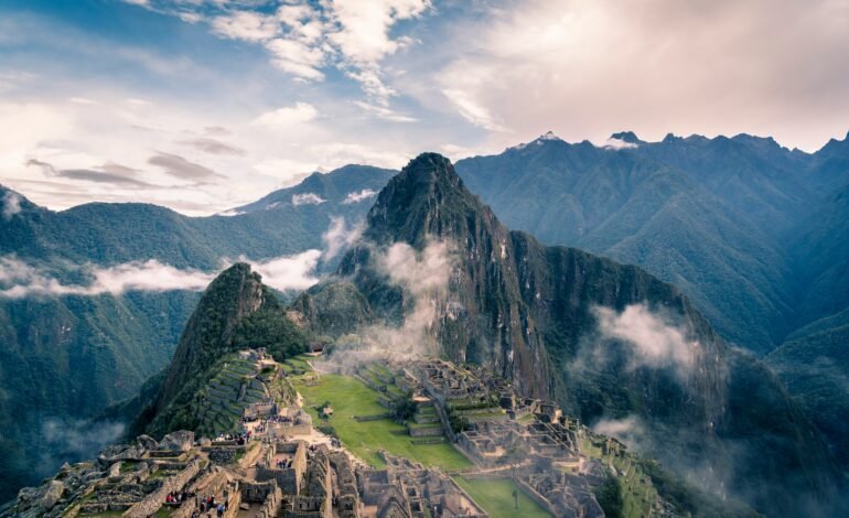 Machu Picchu en paro: protestas bloquean vías y trenes