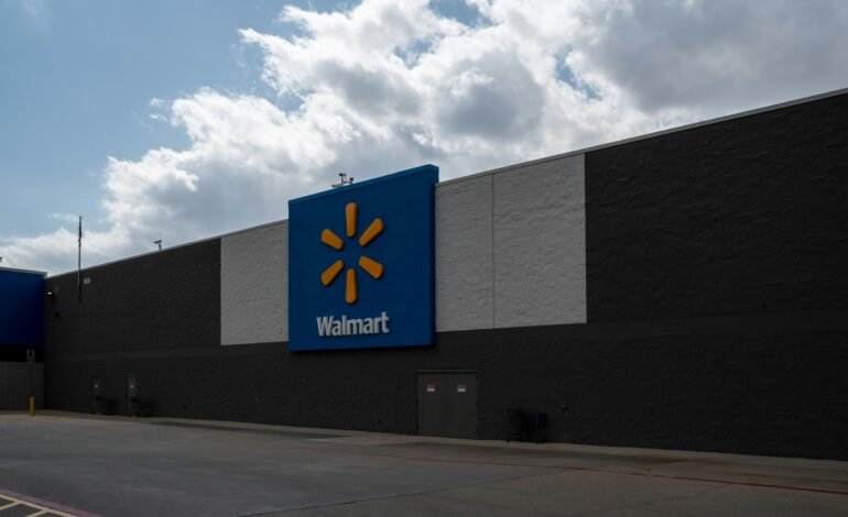 Apuñalamiento en Walmart deja 11 heridos en Michigan
